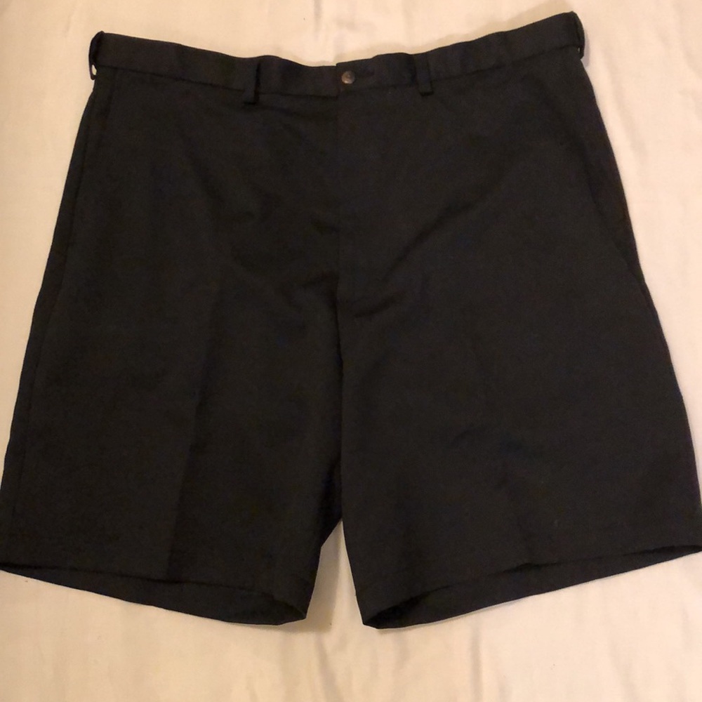 HAGGAR MEN’S DARK NAVY GOLF DRESS SHORTS - NWOT SIZE 42 WAIST 9 1/2” INSEAM #087